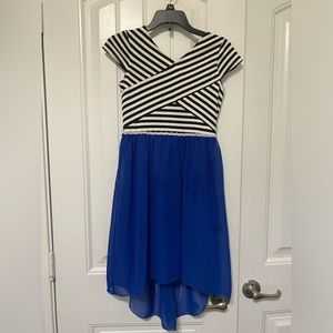 Girl’s high-low hem dress
